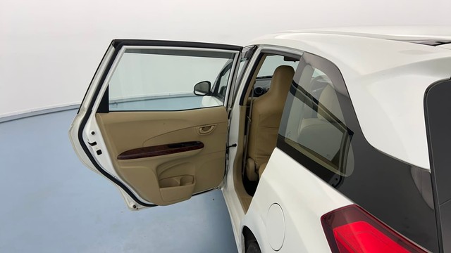 Second-hand 2015 Ford Figo Petrol ZXI for sale in Lucknow-35