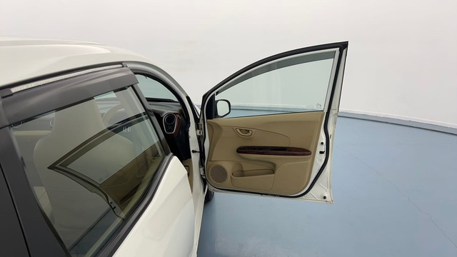 Second-hand 2015 Ford Figo Petrol ZXI for sale in Lucknow-16