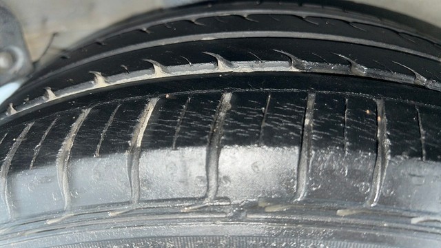 Second-hand 2015 Ford Figo Petrol ZXI for sale in Lucknow-38