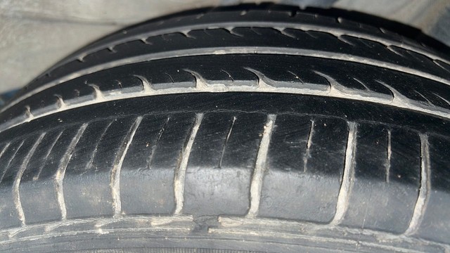 Second-hand 2015 Ford Figo Petrol ZXI for sale in Lucknow-30