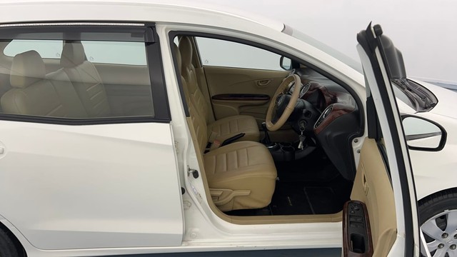 Second-hand 2015 Ford Figo Petrol ZXI for sale in Lucknow-15