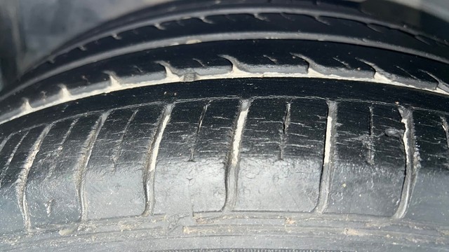 Second-hand 2015 Ford Figo Petrol ZXI for sale in Lucknow-39