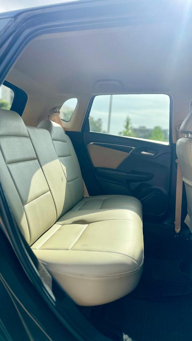 Second-hand 2016 Honda Jazz 1.2 V AT i VTEC for sale in Mumbai-4