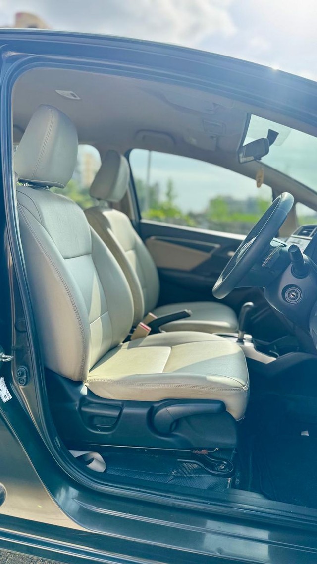 Second-hand 2016 Honda Jazz 1.2 V AT i VTEC for sale in Mumbai-5