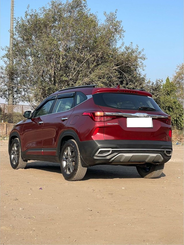 Second-hand 2022 Kia Seltos HTX IVT G for sale in New Delhi-9