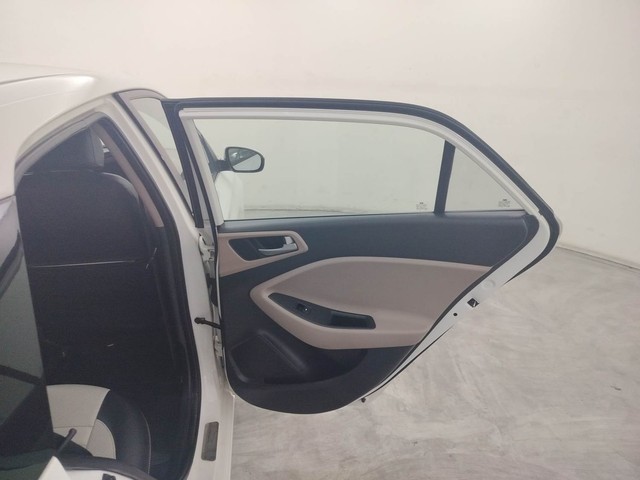 Hyundai i20 1.4 Asta Option Second-hand 2018 Hyundai i20 1.4 Asta Option for sale in Coimbatore-27