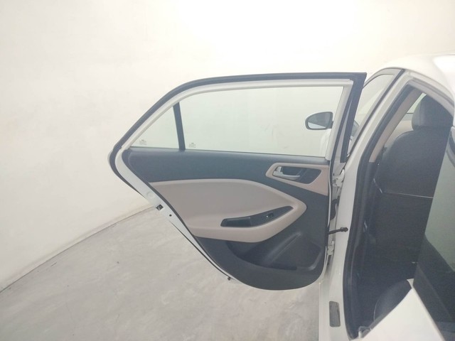 Hyundai i20 1.4 Asta Option Second-hand 2018 Hyundai i20 1.4 Asta Option for sale in Coimbatore-37