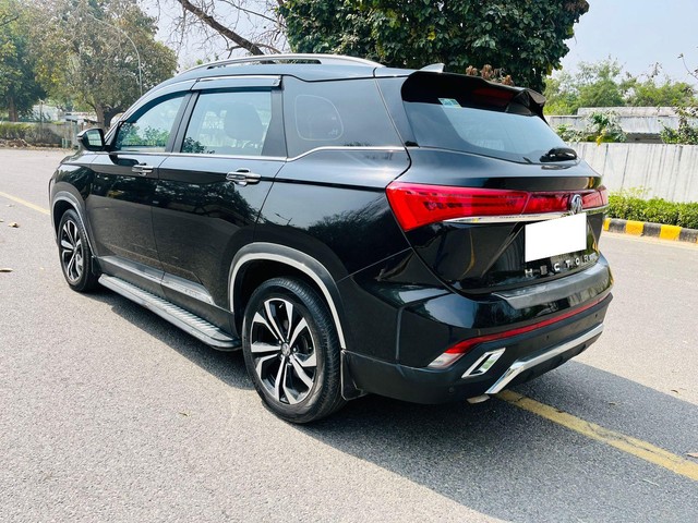 Second-hand 2023 MG Hector Plus 1.5 Turbo Savvy Pro CVT 7 Str BSVI for sale in New Delhi-3