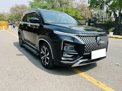 Second-hand 2023 MG Hector Plus 1.5 Turbo Savvy Pro CVT 7 Str BSVI for sale in New Delhi