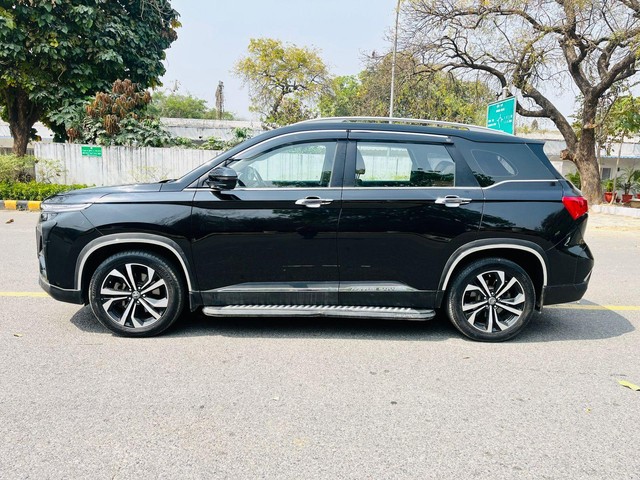 Second-hand 2023 MG Hector Plus 1.5 Turbo Savvy Pro CVT 7 Str BSVI for sale in New Delhi-4