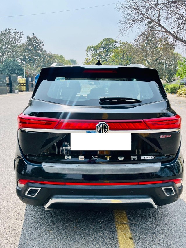 Second-hand 2023 MG Hector Plus 1.5 Turbo Savvy Pro CVT 7 Str BSVI for sale in New Delhi-2