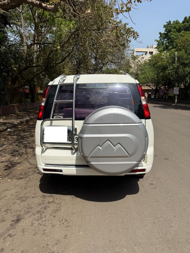 Second-hand 2012 Ford Endeavour 2.5L 4X2 for sale in New Delhi-3