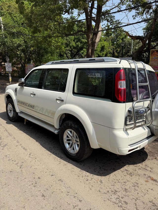 Second-hand 2012 Ford Endeavour 2.5L 4X2 for sale in New Delhi-4