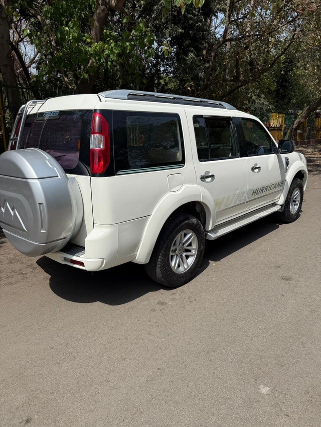 Second-hand 2012 Ford Endeavour 2.5L 4X2 for sale in New Delhi-2