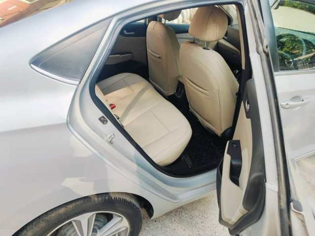 Second-hand 2018 Hyundai Verna VTVT 1.6 SX for sale in New Delhi-4