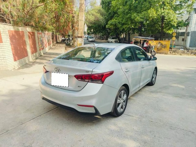 Second-hand 2018 Hyundai Verna VTVT 1.6 SX for sale in New Delhi-6