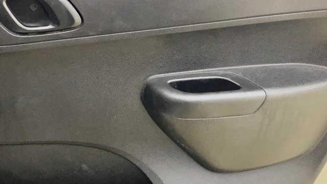 Renault KWID 1.0 RXT Second-hand 2017 Renault KWID 1.0 RXT for sale in Ahmedabad-17