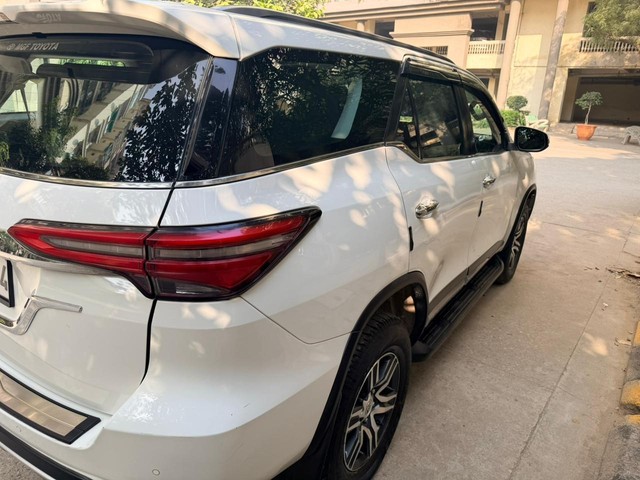 Second-hand 2022 Toyota Fortuner 4X2 AT BSVI for sale in New Delhi-6