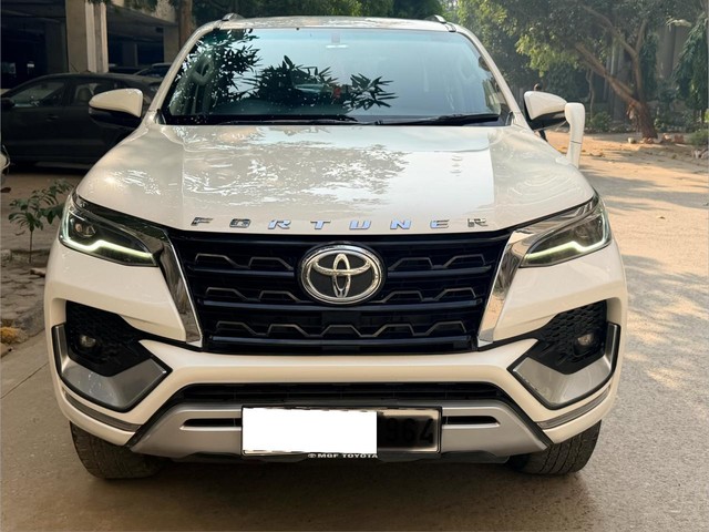 Second-hand 2022 Toyota Fortuner 4X2 AT BSVI for sale in New Delhi-7