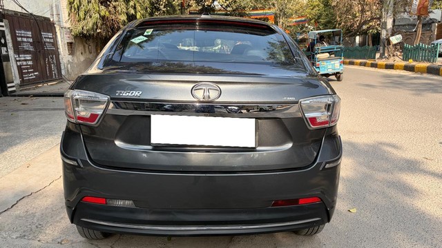 Second-hand 2022 Tata Tigor XZ CNG BSVI for sale in New Delhi-2