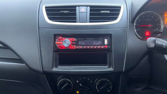 Second-hand 2013 Maruti Suzuki Swift VXI for sale in Hyderabad-23