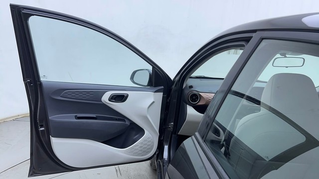 Second-hand 2023 Hyundai Aura S Diesel for sale in Hyderabad-33