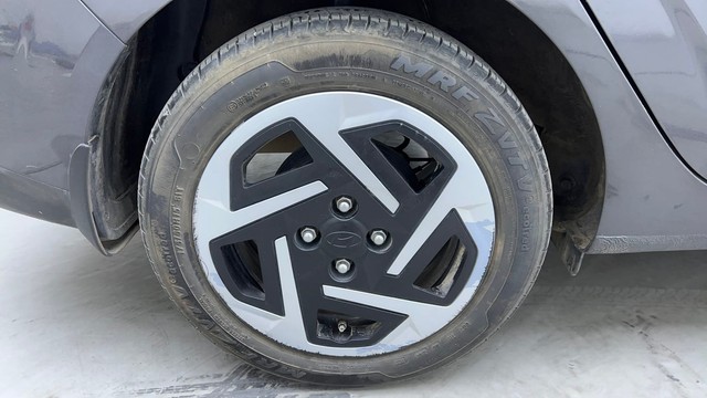 Second-hand 2023 Hyundai Aura S Diesel for sale in Hyderabad-18