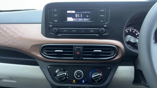 Second-hand 2023 Hyundai Aura S Diesel for sale in Hyderabad-23