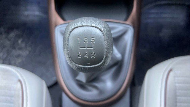 Second-hand 2023 Hyundai Aura S Diesel for sale in Hyderabad-12