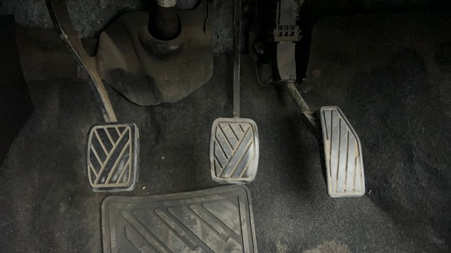 Second-hand 2021 Maruti Suzuki Swift VXI for sale in Ahmedabad-14