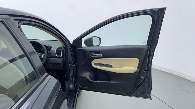 Second-hand 2022 Honda City 1.5 V MT Exclusive for sale in New Delhi-16