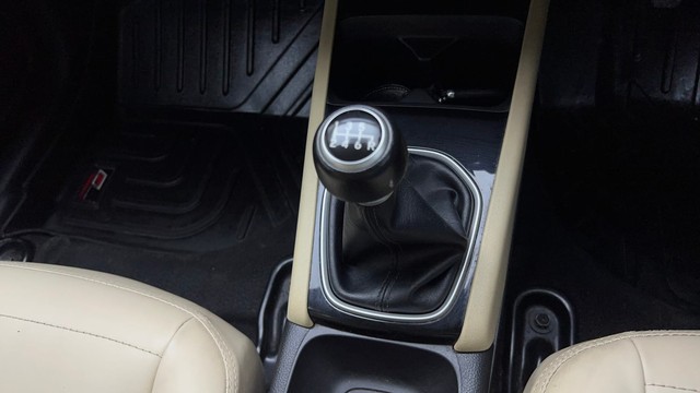 Second-hand 2022 Honda City 1.5 V MT Exclusive for sale in New Delhi-12