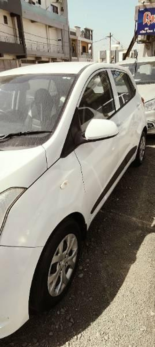 Second-hand 2016 Hyundai Grand i10 CRDi Magna for sale in Veraval-1