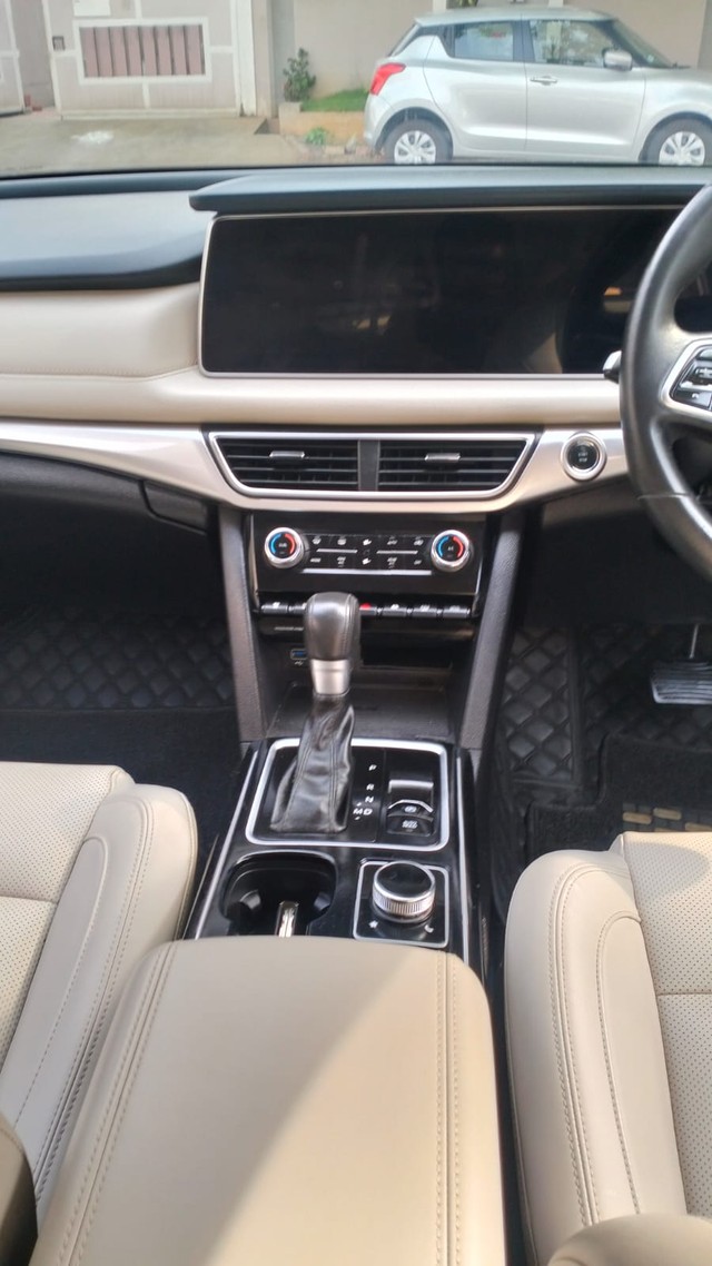 Mahindra XUV700 AX7L 7Str Diesel AT AWD Second-hand 2023 Mahindra XUV700 AX7L 7Str Diesel AT AWD for sale in Coimbatore-4