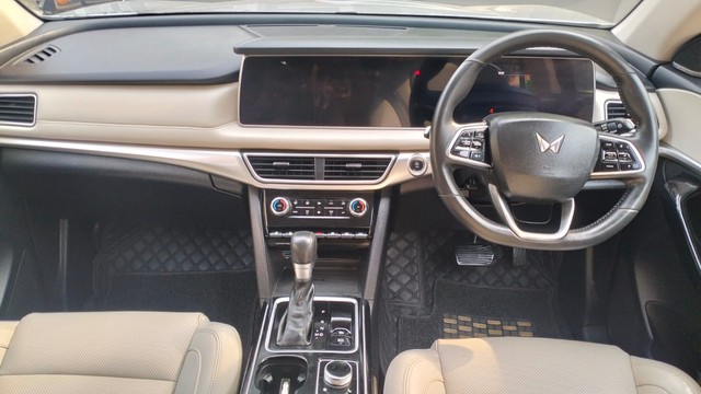 Mahindra XUV700 AX7L 7Str Diesel AT AWD Second-hand 2023 Mahindra XUV700 AX7L 7Str Diesel AT AWD for sale in Coimbatore-11