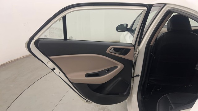 Second-hand 2017 Hyundai i20 Sportz 1.2 for sale in Chandigarh-26