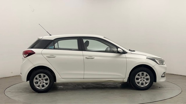 Second-hand 2017 Hyundai i20 Sportz 1.2 for sale in Chandigarh-2