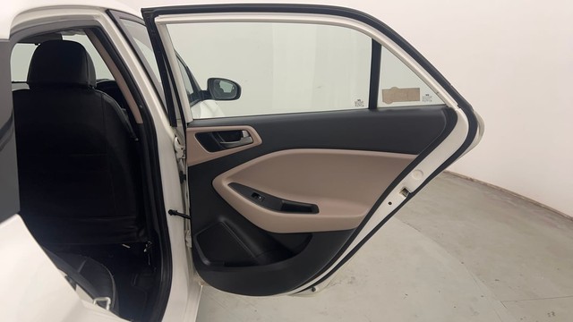 Second-hand 2017 Hyundai i20 Sportz 1.2 for sale in Chandigarh-24