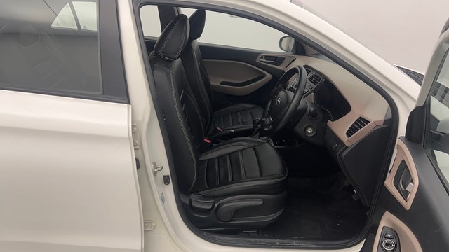 Second-hand 2017 Hyundai i20 Sportz 1.2 for sale in Chandigarh-15