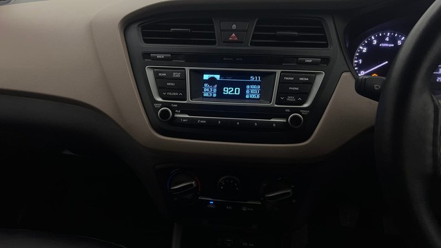 Second-hand 2017 Hyundai i20 Sportz 1.2 for sale in Chandigarh-27