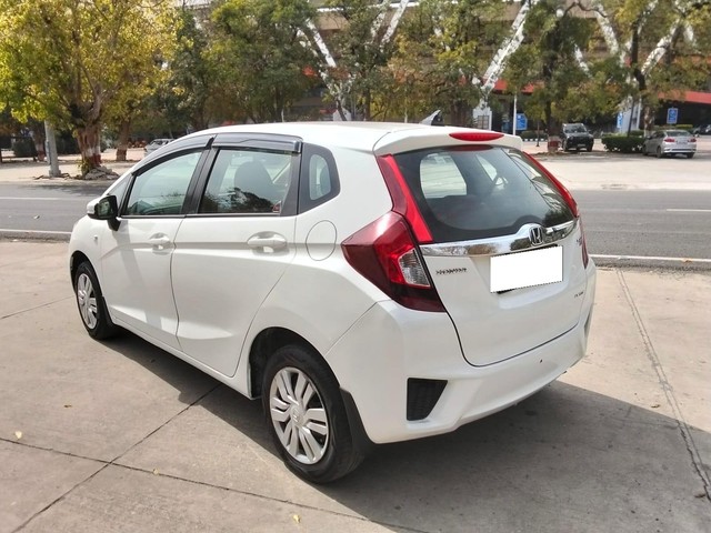 Second-hand 2017 Honda Jazz 1.2 SV i VTEC for sale in New Delhi-3