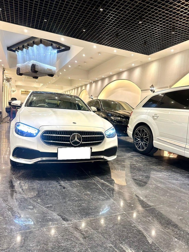 Second-hand 2022 Mercedes-Benz E-Class Exclusive E 220d BSVI for sale in New Delhi-4