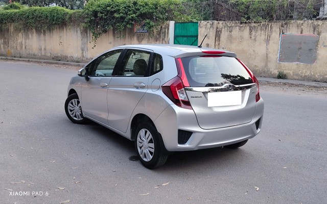 Second-hand 2017 Honda Jazz 1.2 SV i VTEC for sale in New Delhi-2