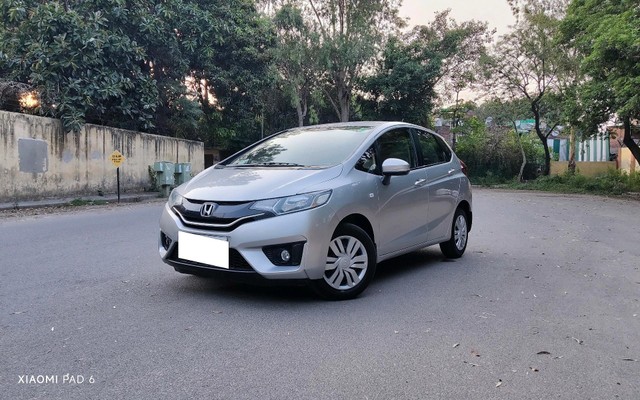 Second-hand 2017 Honda Jazz 1.2 SV i VTEC for sale in New Delhi-3