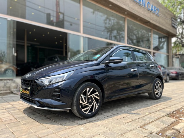 Hyundai i20 Asta Second-hand 2024 Hyundai i20 Asta for sale in Bangalore-9