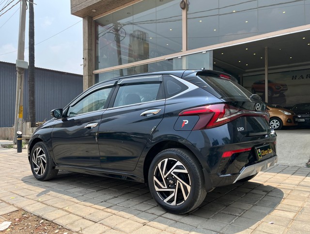 Hyundai i20 Asta Second-hand 2024 Hyundai i20 Asta for sale in Bangalore-12