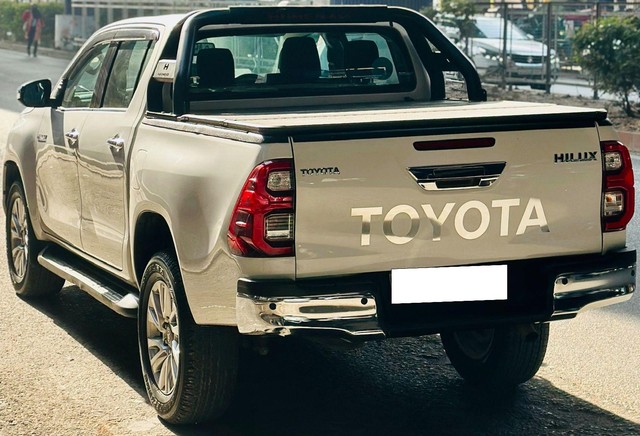 Second-hand 2023 Toyota Hilux High AT BSVI for sale in New Delhi-7