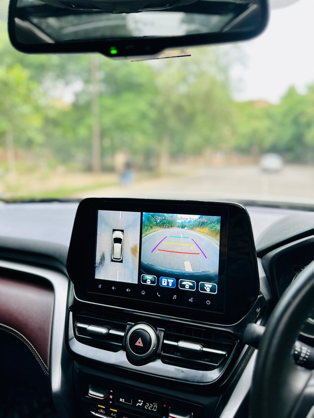 Second-hand 2024 Maruti Suzuki Grand Vitara Alpha for sale in New Delhi-17