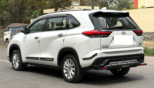 Second-hand 2024 Toyota Innova Hycross VX 7STR Hybrid for sale in New Delhi-3