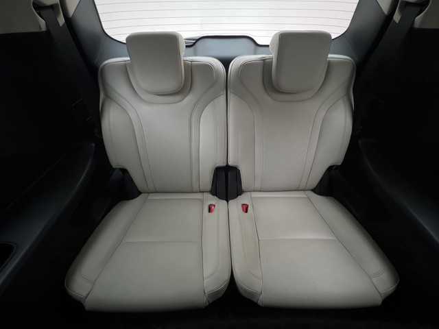 Second-hand 2021 Mahindra XUV700 AX7 7Str AT for sale in Mumbai-38